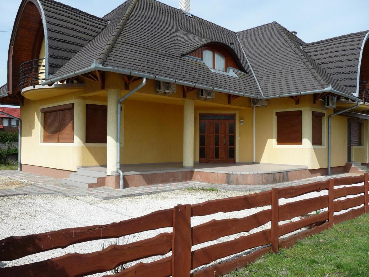 Nadas Tarsashaz Balatonlelle Bagian luar foto