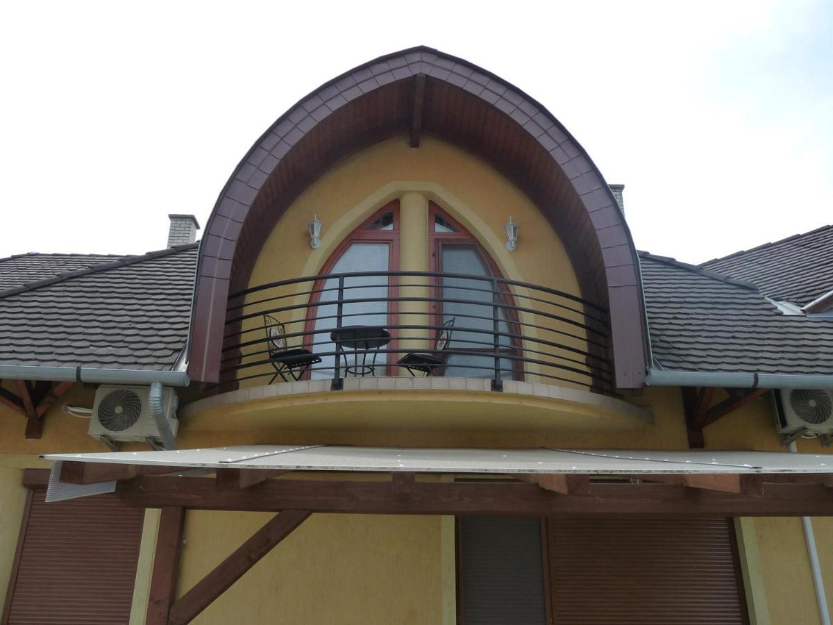 Nadas Tarsashaz Balatonlelle Bagian luar foto