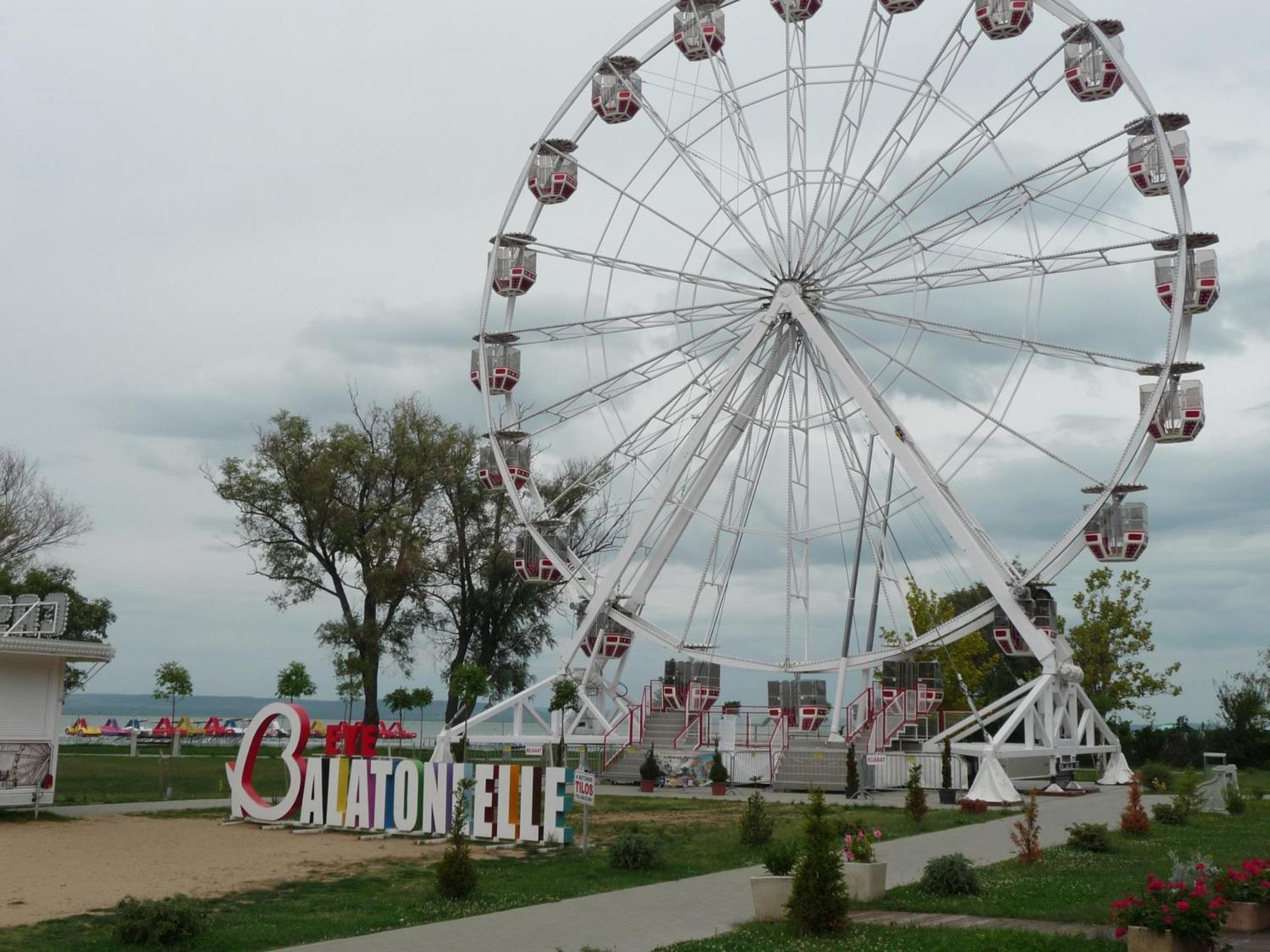 Nadas Tarsashaz Balatonlelle Bagian luar foto