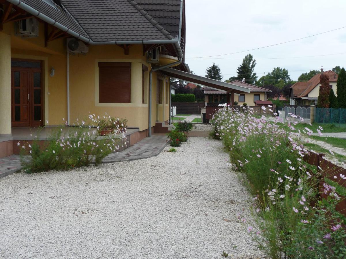 Nadas Tarsashaz Balatonlelle Bagian luar foto
