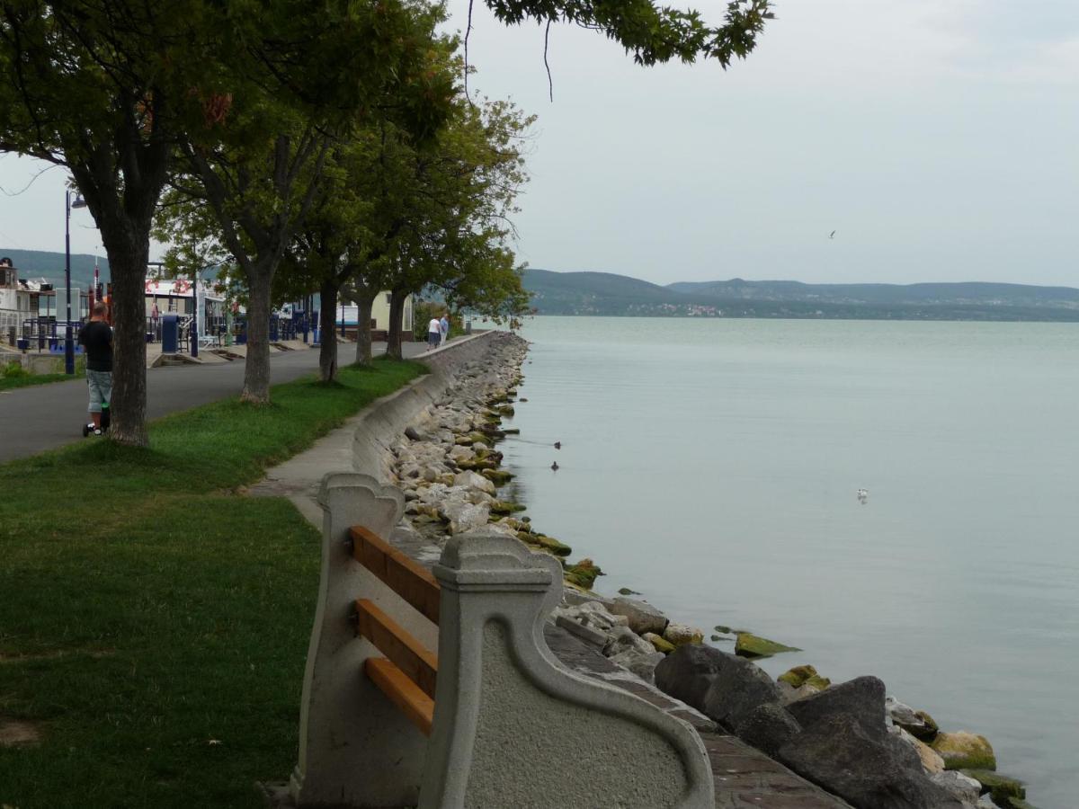 Nadas Tarsashaz Balatonlelle Bagian luar foto